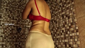 Mallu aunty bathing scene in apartment