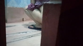 Desi bhabi pissing and naughty son using his mo