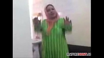 Chubby mature arabic maid wants cock