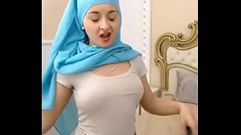 6112374 teaser teeny muslim girl