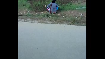 Nepali aunty bari ma susu gardai mugi dekaudai 