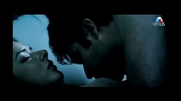 Emraan hashmi udita goswami seduces each ot