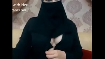 Indian muslim girl in hijab live chatting on we