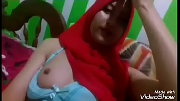 Jilbab merah horny