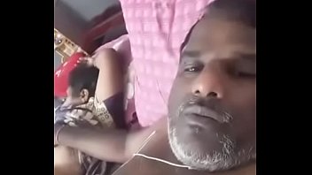 फेसबुक दोस्त ने video call में अपनी बीवी के साथ