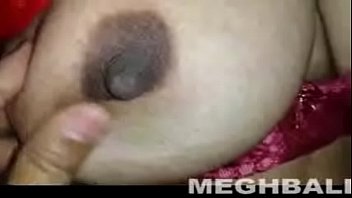 Desi aunty boobs show and hand job more hot v