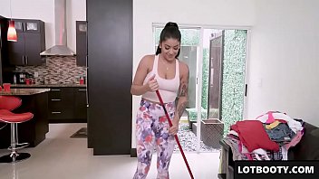 Thick butt latina brunette pawg gets fucked for