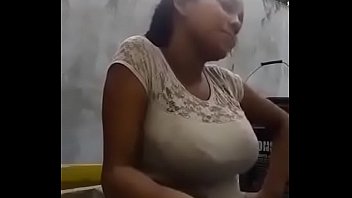 Sexo con una morena tetona