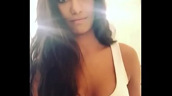 Poonam pandey takes bra off nip slip