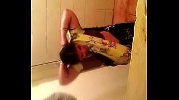 Captured my neighbour sexy tamil milf aunty bathing