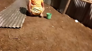 Desi indian women pissing outside in open voyeur