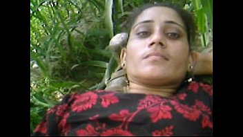 Beautiful desi village girl outdoor fucking with boyfriend