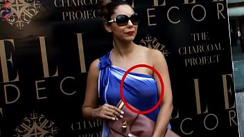 Oooppsss gauri khan in blue sexposing dress nip