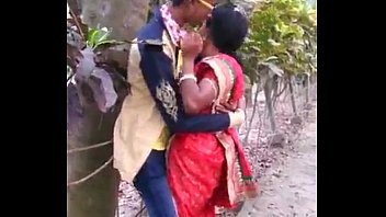 Marathi desi boy and aunty passionate kiss in p