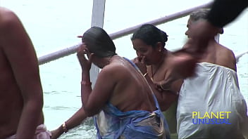 Women bathing at mahakumbh full hd