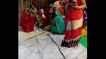 Indian sexy bhabhi dance