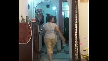 Hot desi indian bhabi shaking her sexi ass ampboo