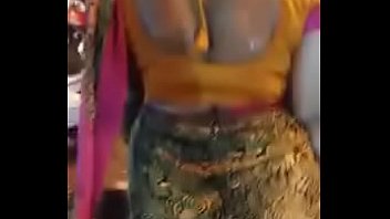 Aunty ass in saree