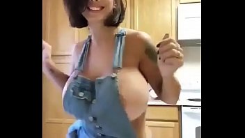 Dancing boobs