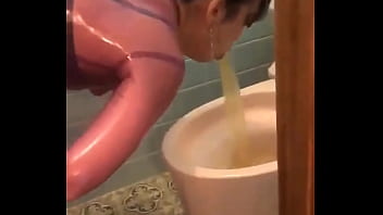 Asian girl autovomit in the toilet